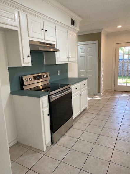 fresh paint in kitchen - 2423 26th St