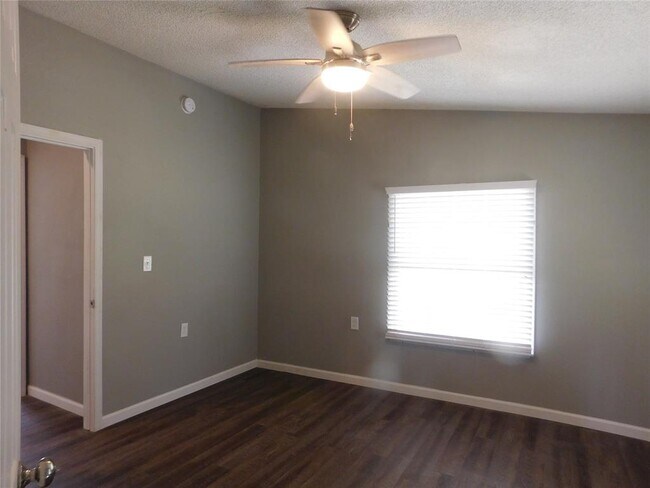 Building Photo - 21702 Island Lake Loop E