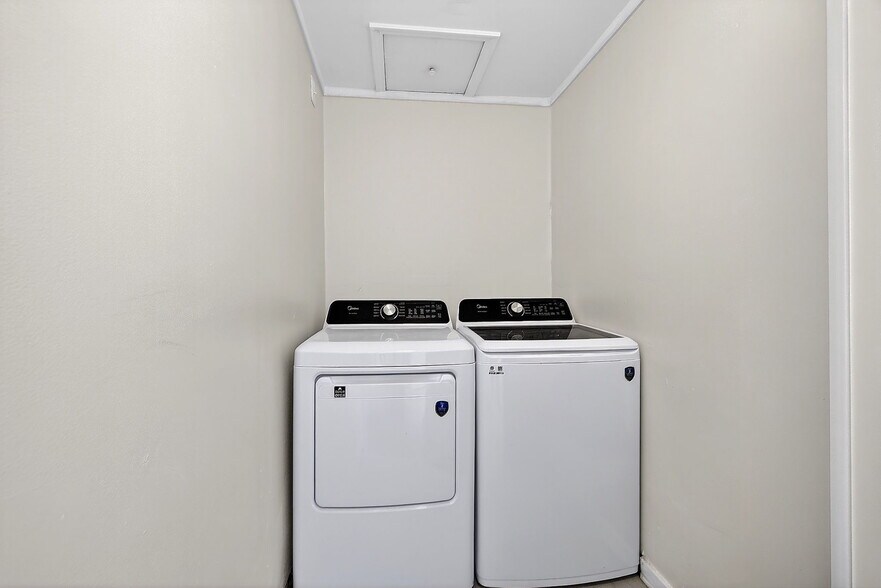 Building Photo - 1310 Kenilworth Dr SW