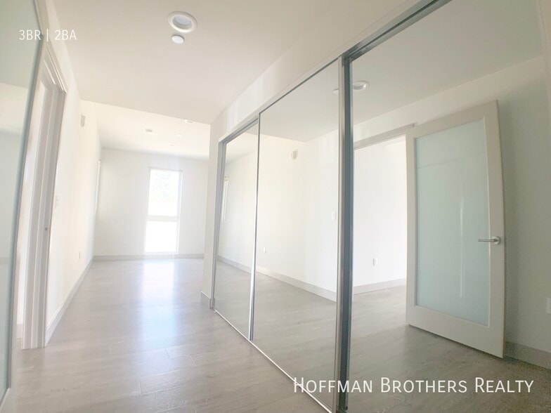 Building Photo - 3714 Kelton Ave