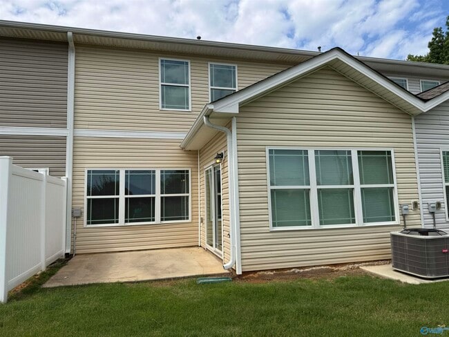 Building Photo - 103 Woodsbrook Pl SW