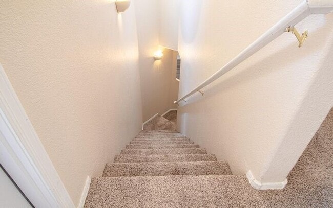 Building Photo - Gorgeous 2/2.5 condo for rent in Scottsdale.