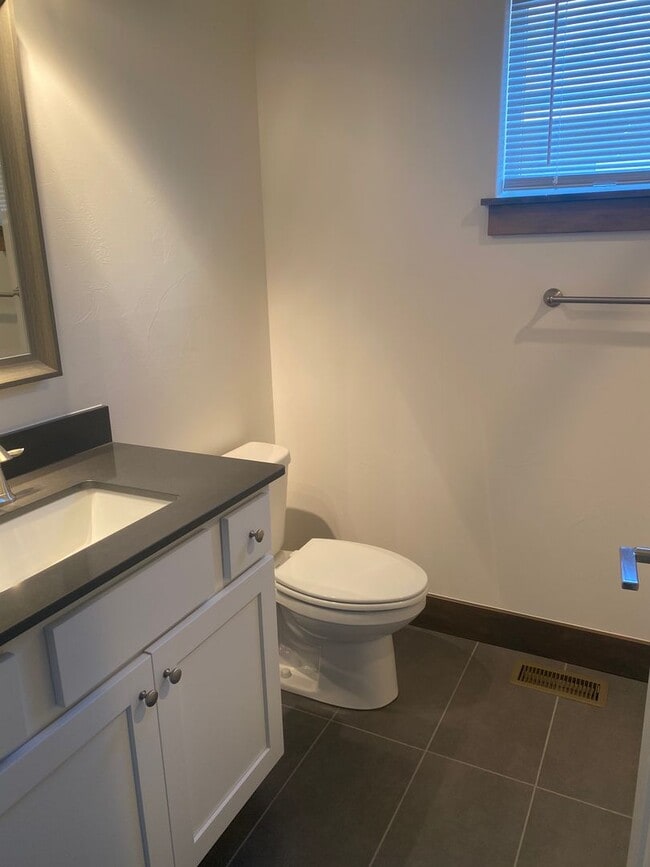 Building Photo - 3 Bed 2 1/2 Bath Condo in Bozeman