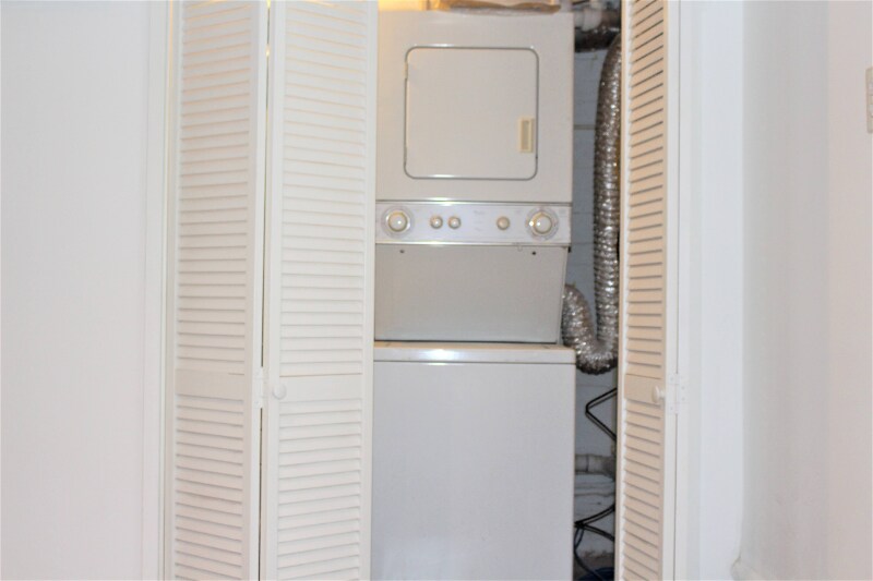 Building Photo - 1318 Corbin Pl NE