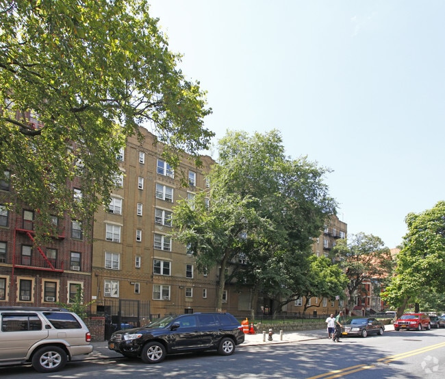 Building Photo - 176 Clarkson Ave