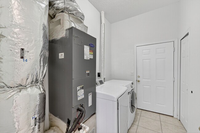 Building Photo - 209 Larkin Pl