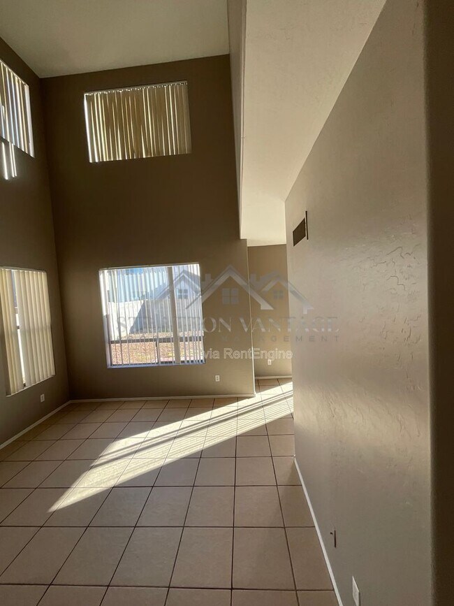 Building Photo - 11381 W Yuma St