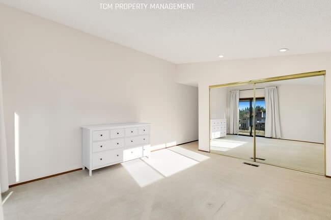 Building Photo - 15313 SE 43rd Pl