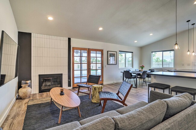 Building Photo - 44065 Dalea Ct