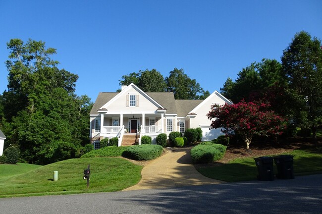 Primary Photo - Large Single Family House in Williamsburg ...