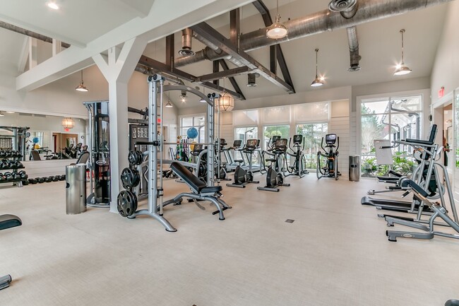 Building Photo - Luxury & Maintenance Free Living in Savann...