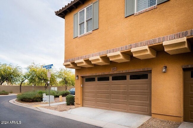 Building Photo - 4757 E Waterman St