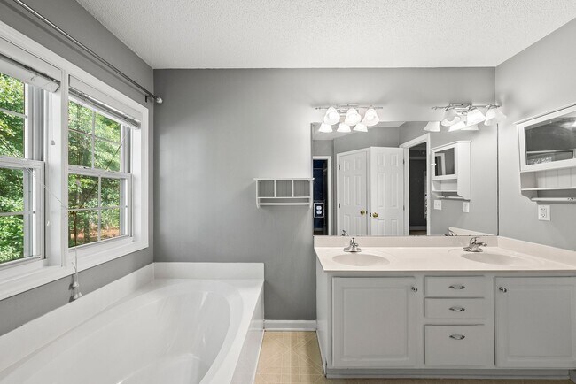 Building Photo - 3135 Lariat Ridge Dr