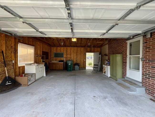 Building Photo - Missouri Property