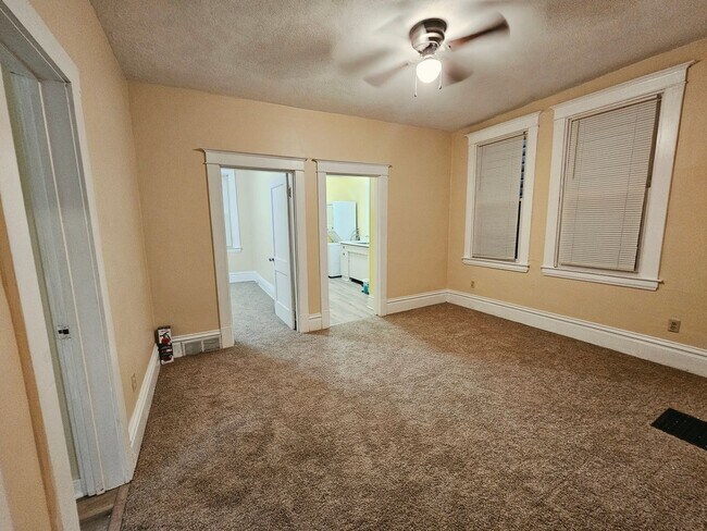 Building Photo - 1285 Clairhaven St