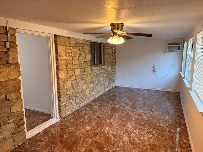 Building Photo - 7406 Southgate Ln