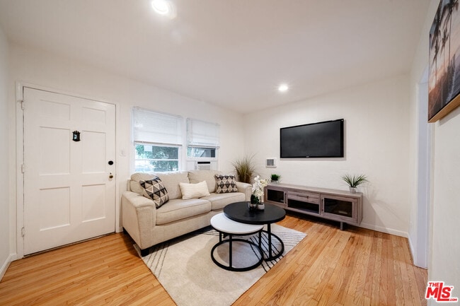 Building Photo - 823 Highland Ave