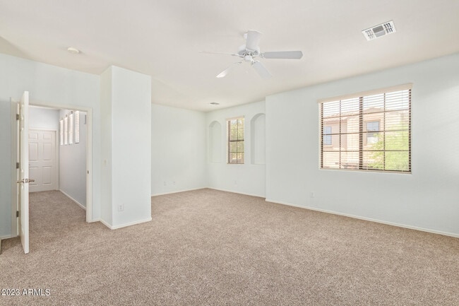 Building Photo - 2390 W Sleepy Ranch Rd