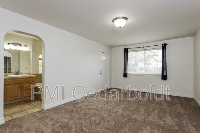 Building Photo - 132 Harrison St