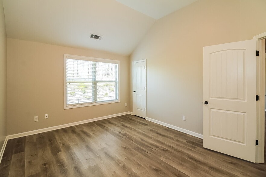 Building Photo - 10908 Southwood Dr
