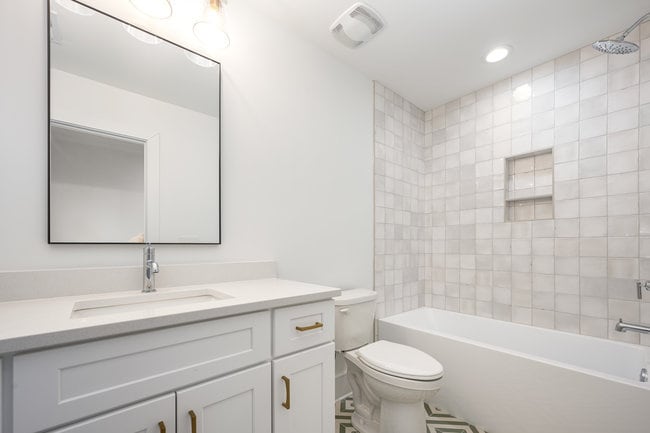 Building Photo - Room in Townhome on Donna Ave