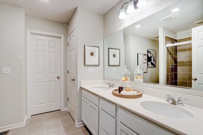 Building Photo - 518 Carter Ave