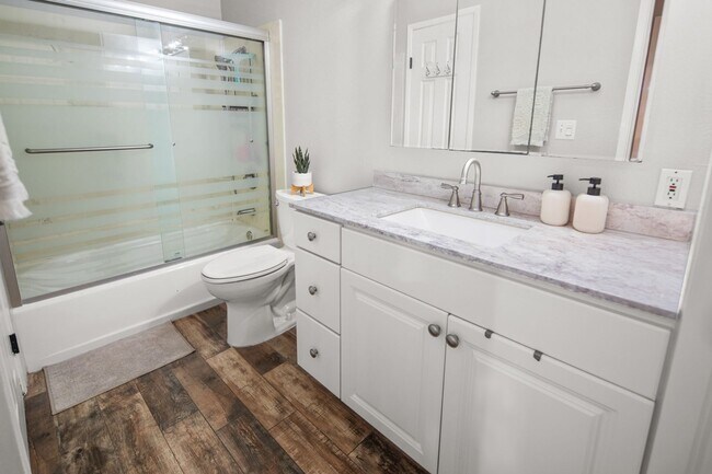 Building Photo - 7858 Cowles Mountain Ct
