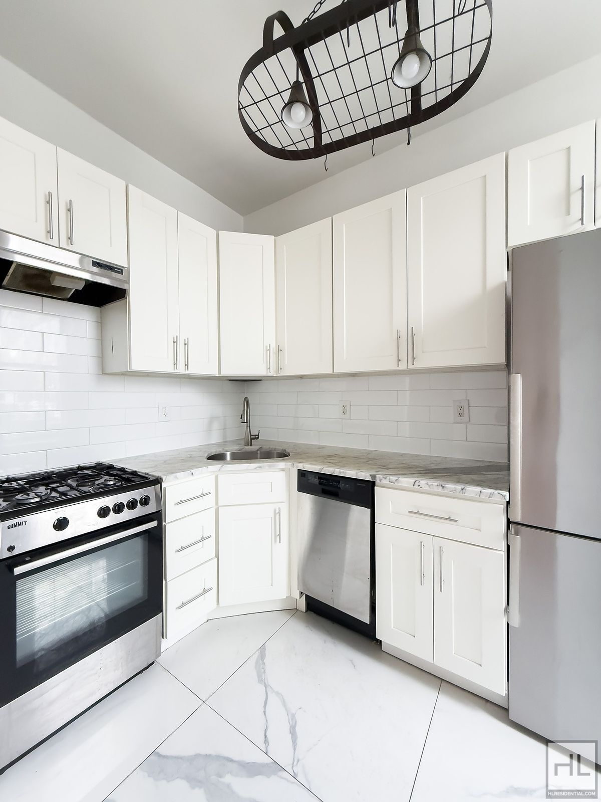 Building Photo - BEDFORD AVENUE / Spacious 1-Bed 1-Bath