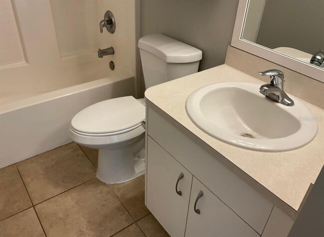 Building Photo - 2467 Zuyder Terrace