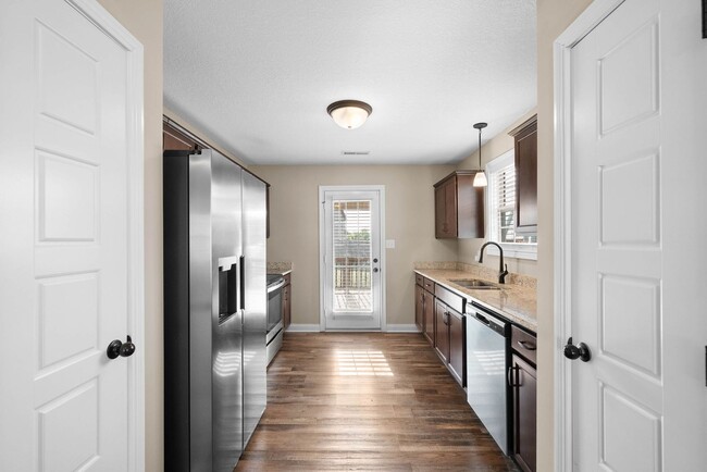 Building Photo - Pet Friendly Three Bedroom!