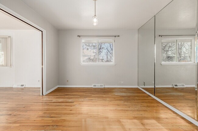 Building Photo - Great 3 Bed 3 Bath Hilltop Home for rent.