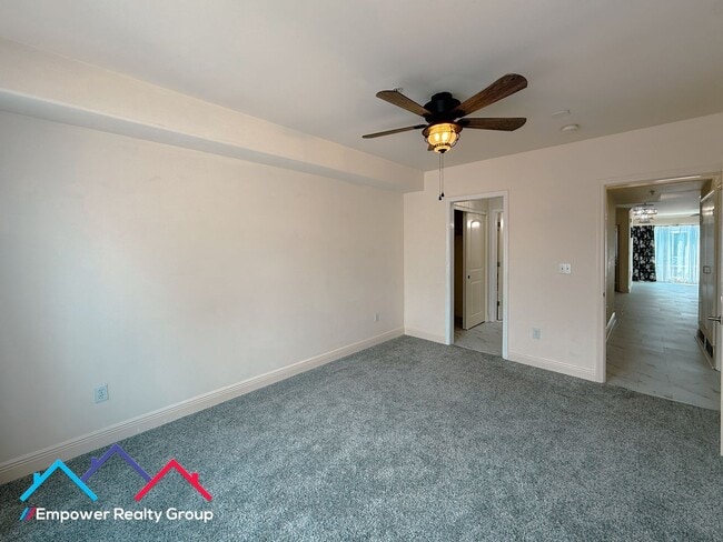 Building Photo - Spacious 3 Bedroom 2 Baths Corner Condo