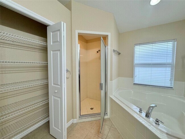 Building Photo - 140 Mandolin Dr