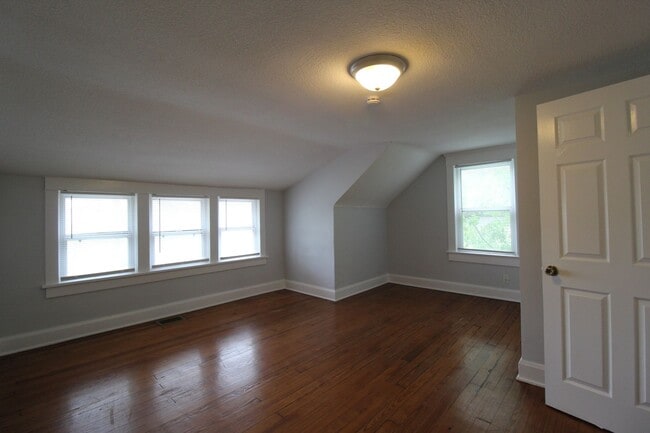 Building Photo - 2 Bedroom Home Near KU MED