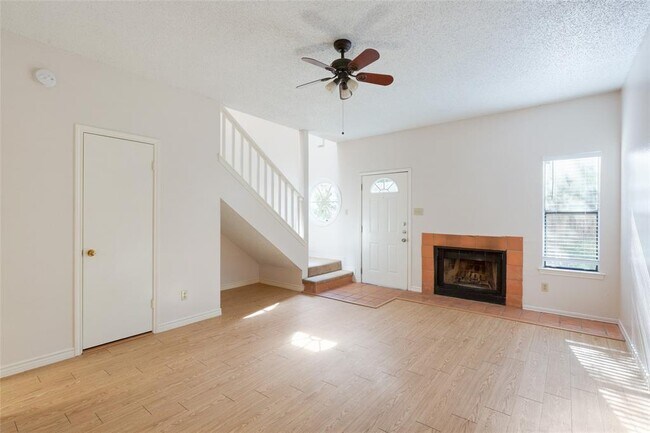 Building Photo - 706 W Lynn St