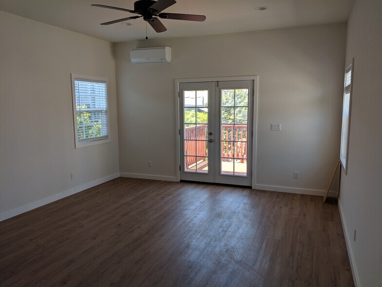 Building Photo - 607 N Formosa Ave