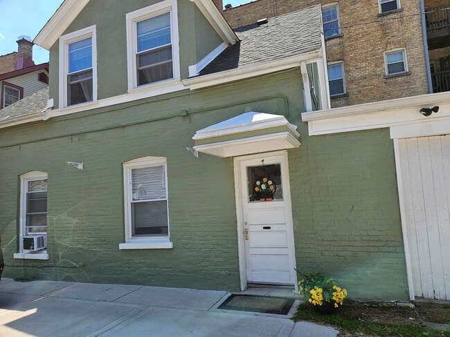 Primary Photo - 7328 N Honore St