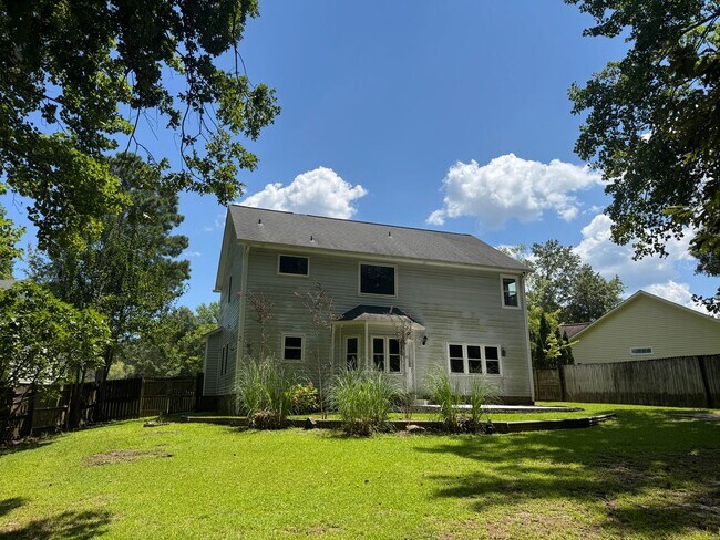 Building Photo - 116 Realini Dr