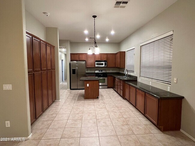Building Photo - Beautiful 4 bedroom/ 2bath all on one story.