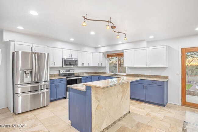 Building Photo - 3721 N Sierra Madre Dr