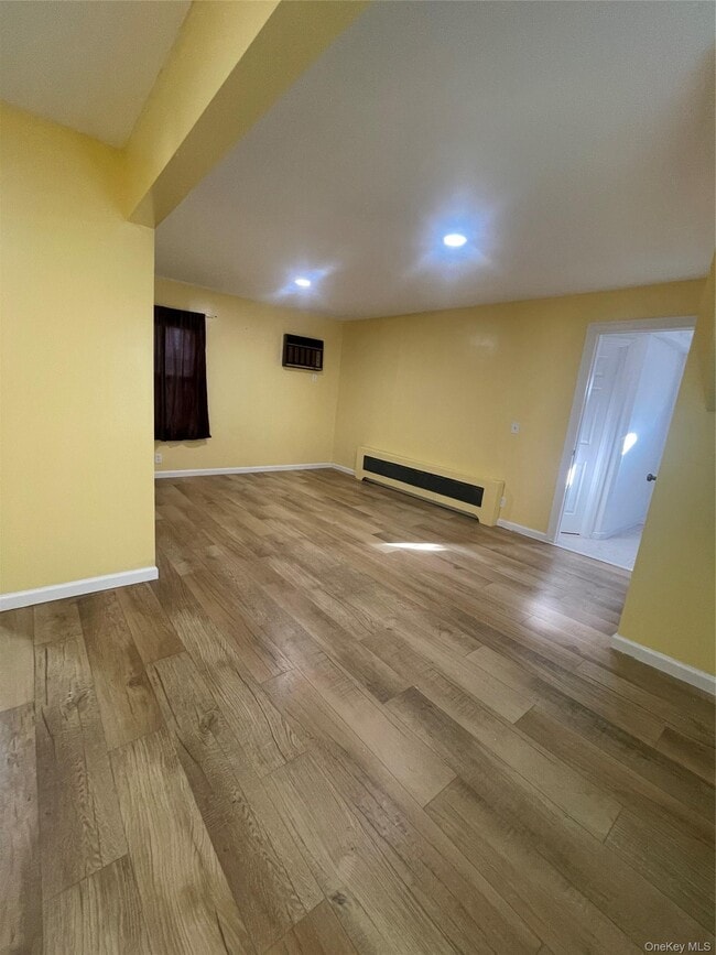 Building Photo - 2585 Beach Dr