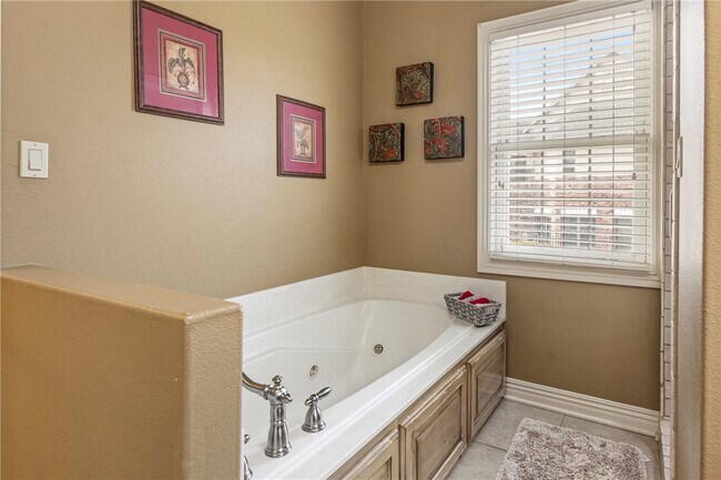 Building Photo - 2616 S Everest Ave