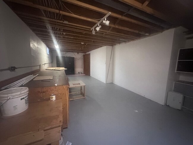 Building Photo - 1002 Juniper Springs Dr