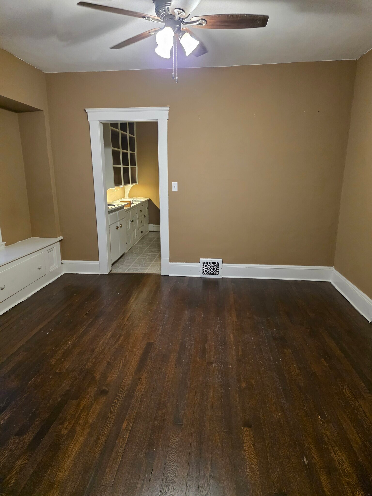 Building Photo - 1321 W 110th St