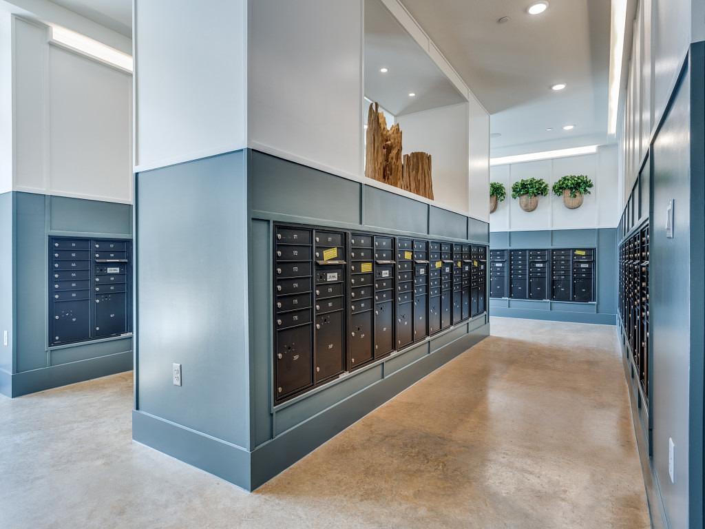 Building Photo - 650 E Sycamore St