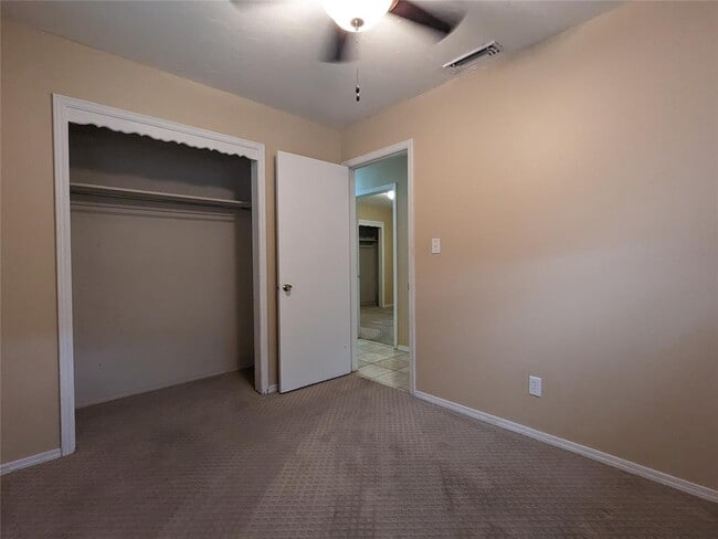 Building Photo - 1404 Heather Ln