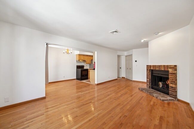 Building Photo - 1491 John St