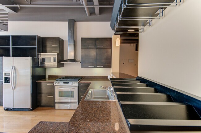 Building Photo - Luxury Gold Lofts! Bright Open Floor Plan with City Views-Secure Parking