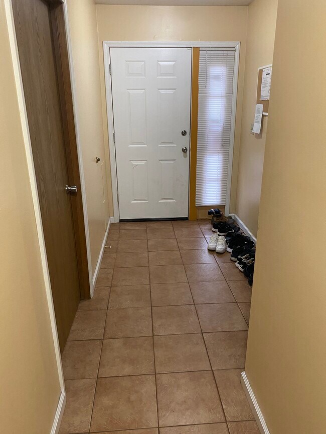 1st Floor Entrance - 668 E Buchtel Ave