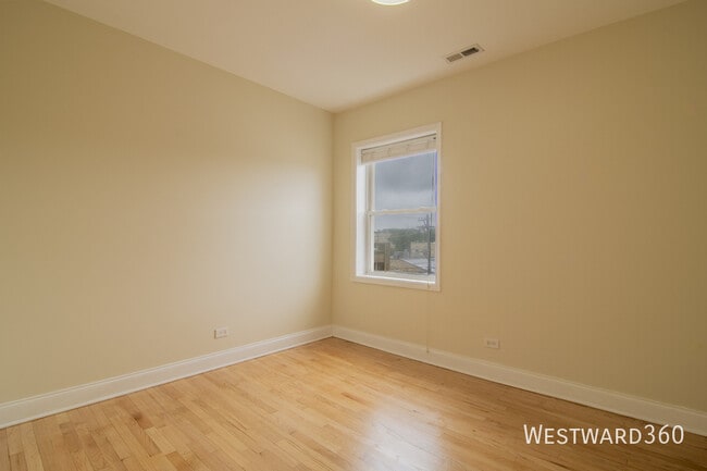 Building Photo - 4334 N Sacramento-3W
